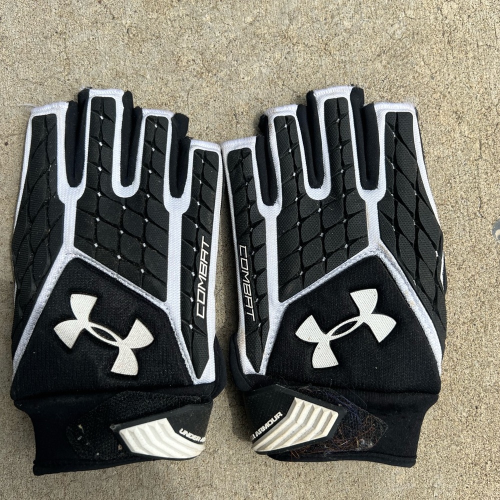 Under Armour Gloves (Small)
